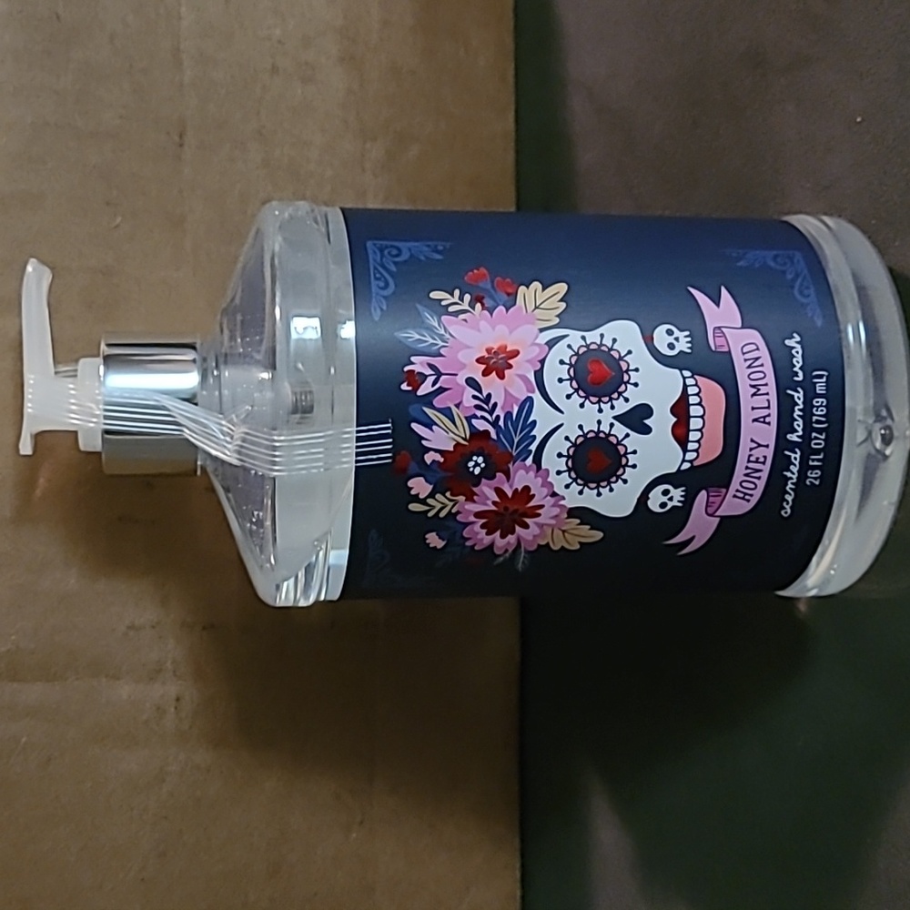 NEW!  Commonwealth Soaos & Toiletries, Day of thd Dead Hand Wash, 26 FL OZ